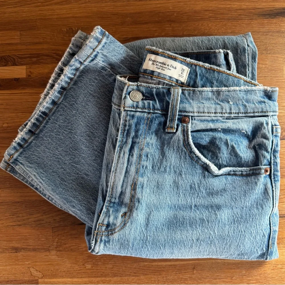 Abercrombie 90s relaxed high rise jeans, Size 28 - Picture 4 of 14